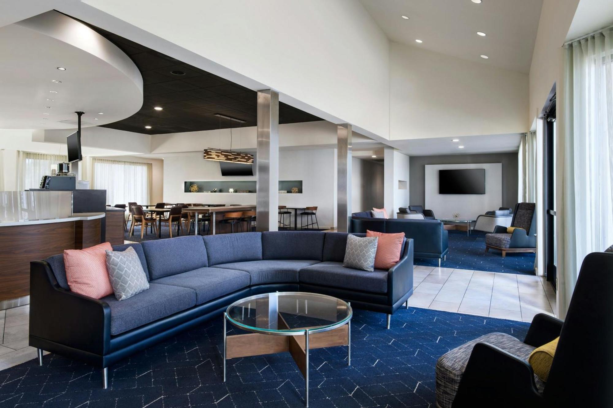 Courtyard By Marriott Phoenix Airport Hotel Exterior photo