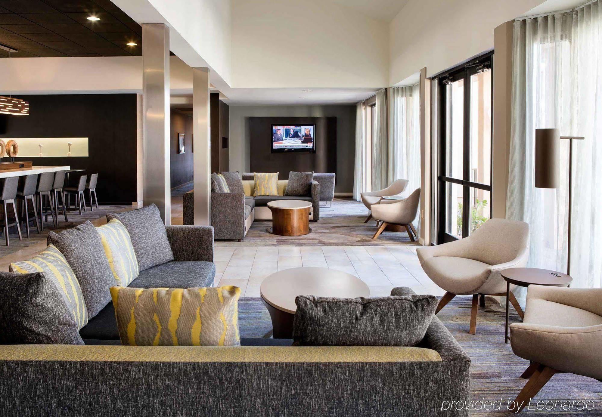 Courtyard By Marriott Phoenix Airport Hotel Exterior photo