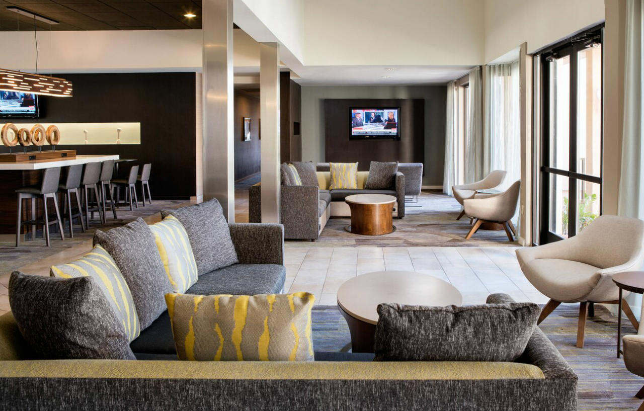 Courtyard By Marriott Phoenix Airport Hotel Exterior photo